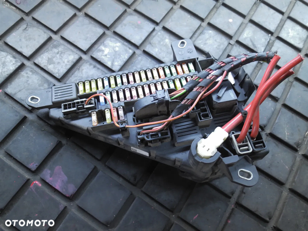 SKRZYNKA BEZPIECZNIKÓW BMW E61 2.5 D 6906618 + WTYCZKI INSTALACJA
