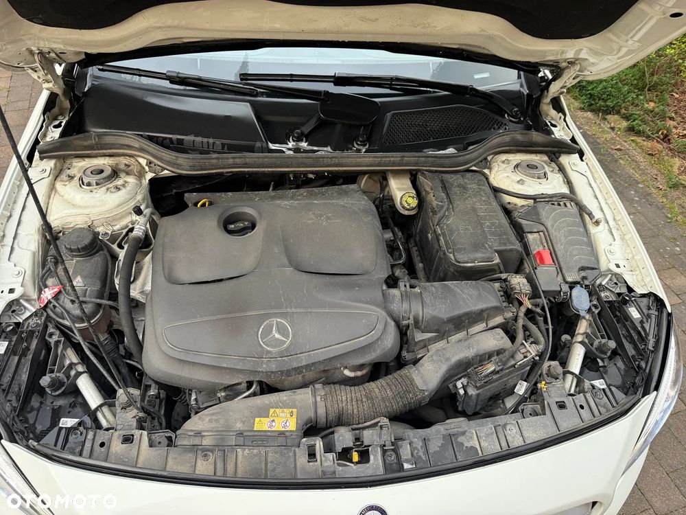 Mercedes-Benz GLA 250 4Matic 7G-DCT - 15