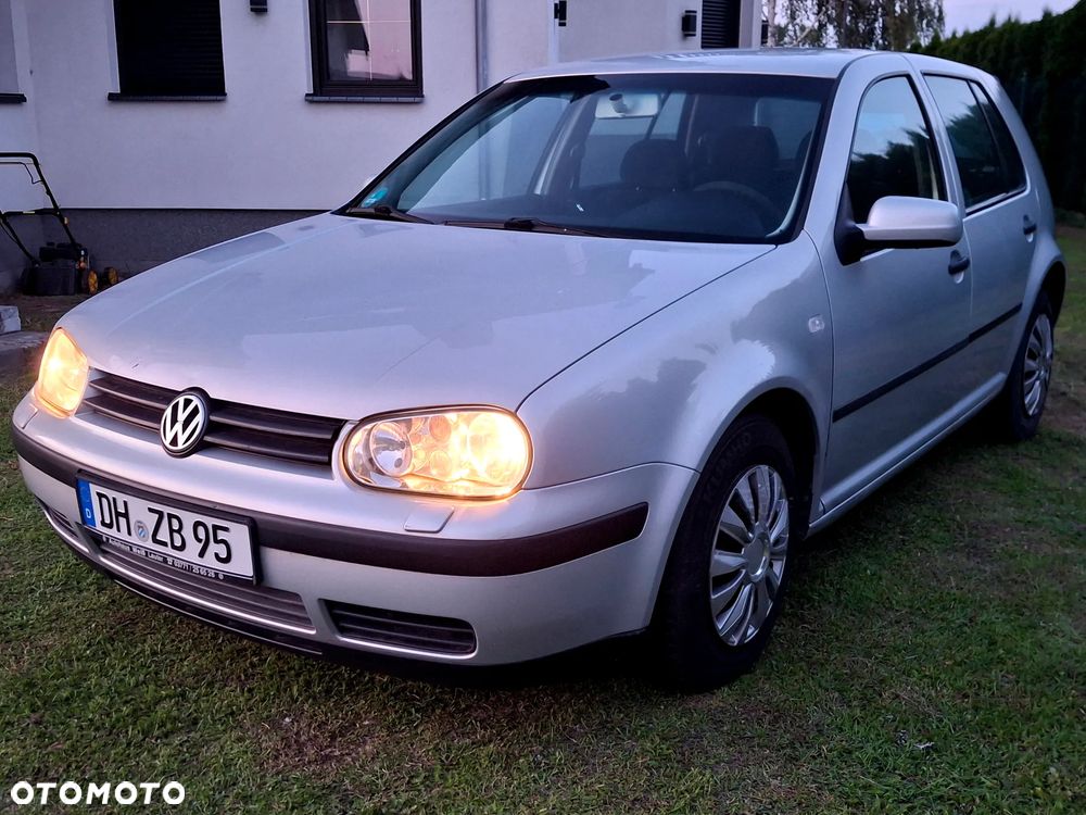 Volkswagen Golf - 1
