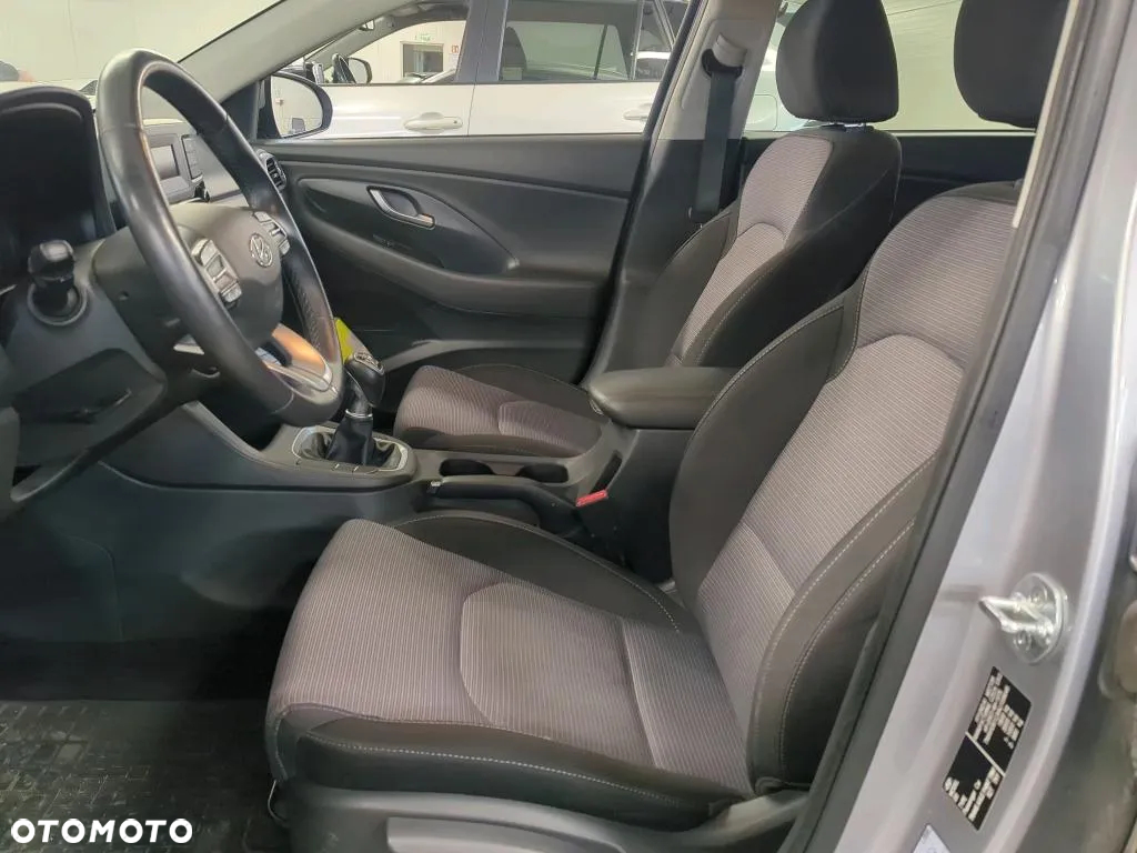 Hyundai i30 1.5 DPI Classic + - 8