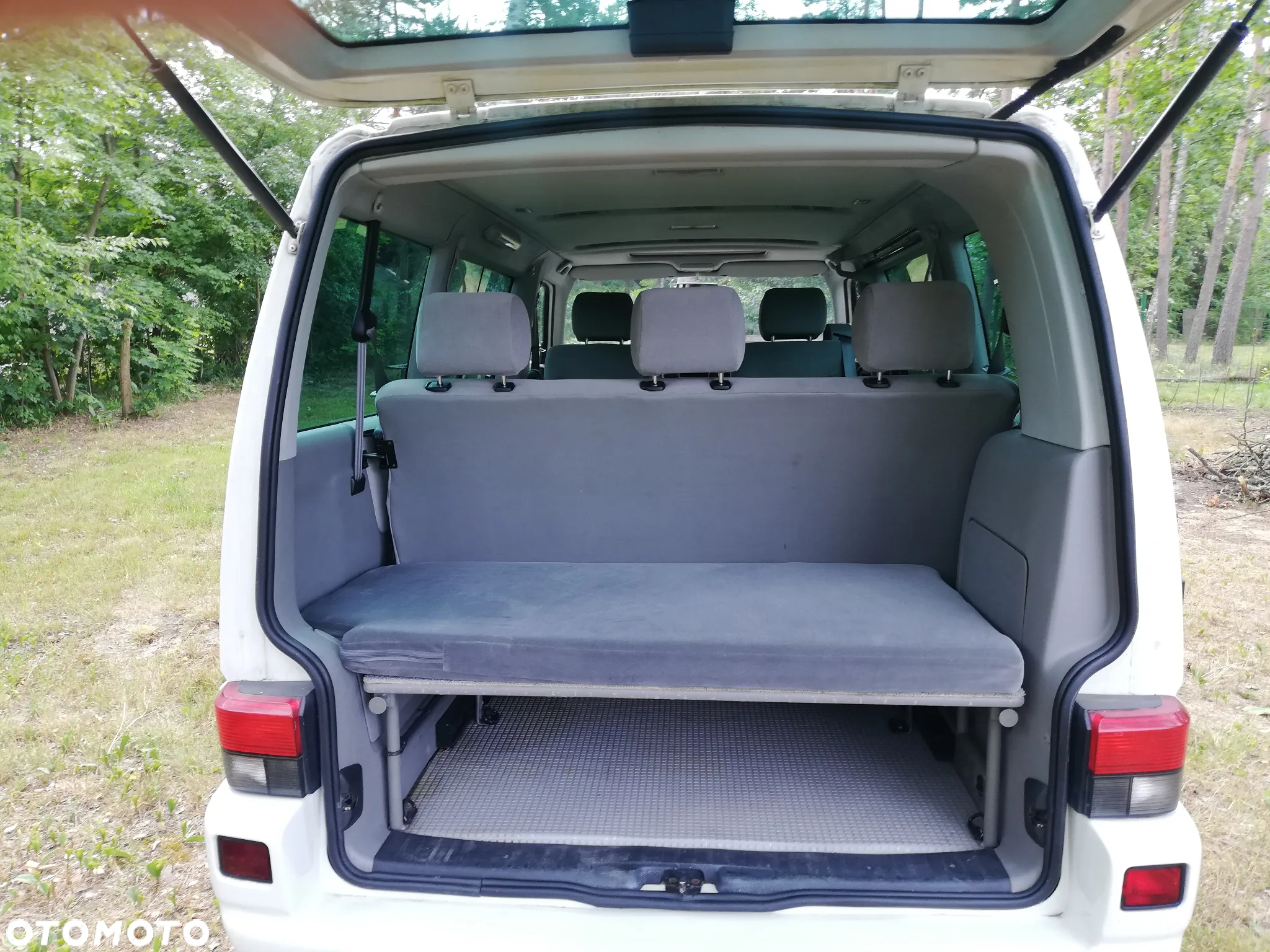 Volkswagen Multivan - 11