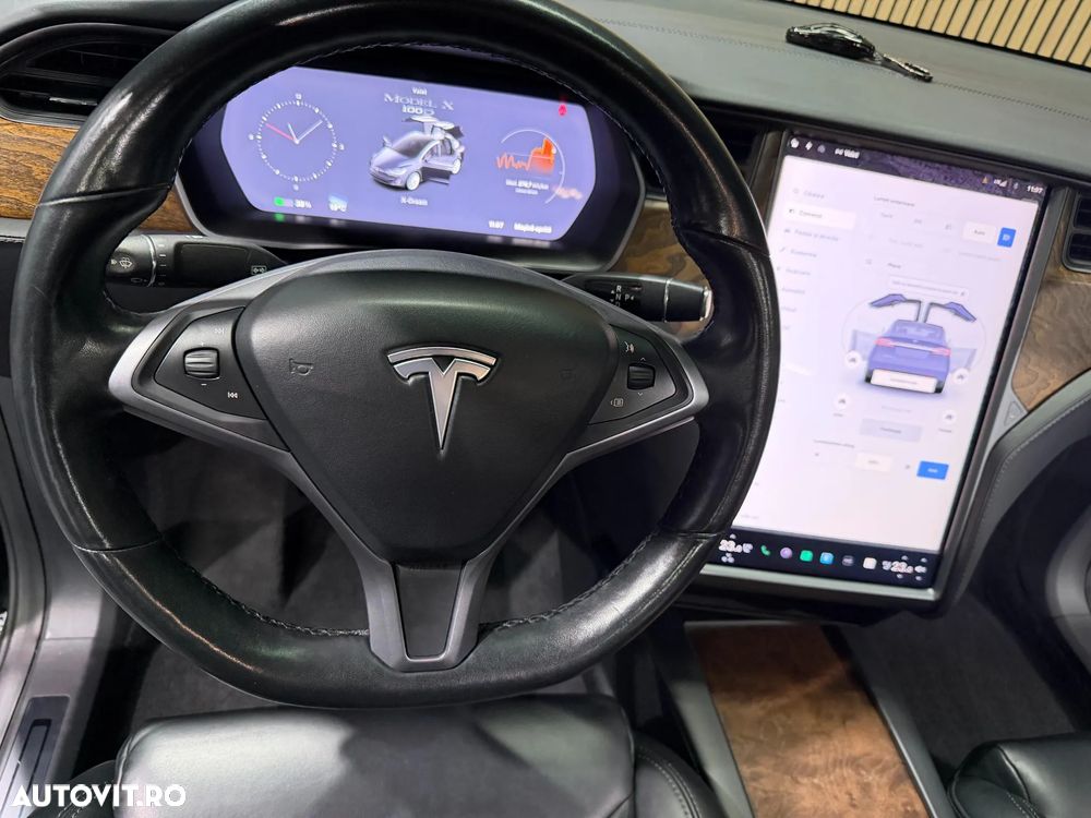 Tesla Model X - 18