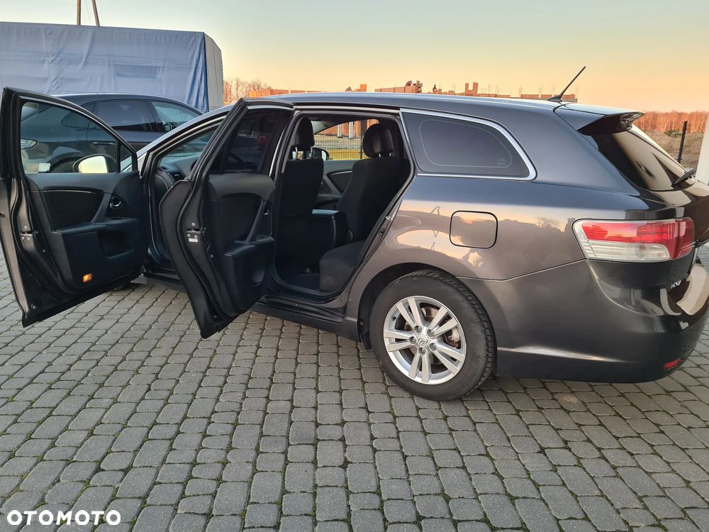 Toyota Avensis 2.0 D-4D Sol - 20