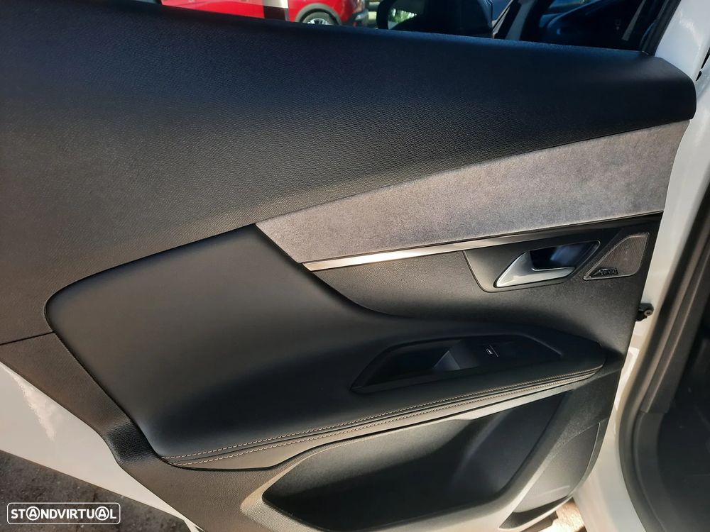 Peugeot 3008 1.6 Hybrid GT Pack e-EAT8 - 30