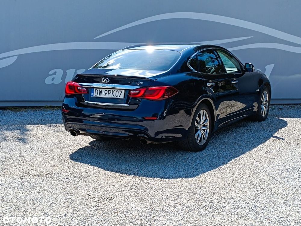 Infiniti Q70 - 21