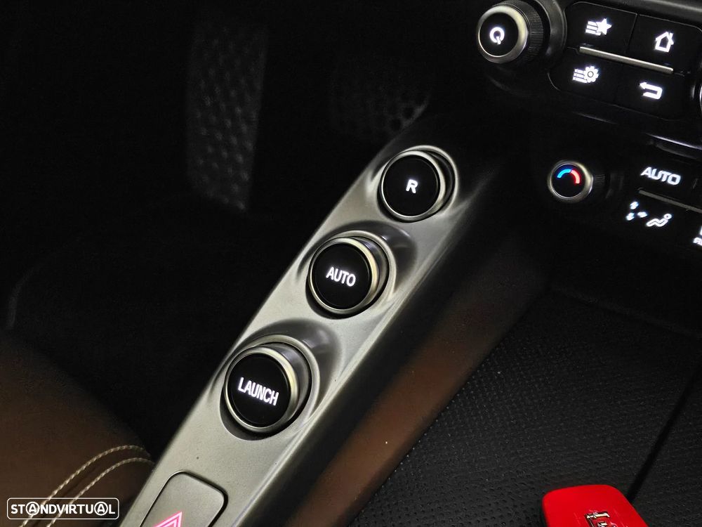 Ferrari GTC4 Lusso T - 16