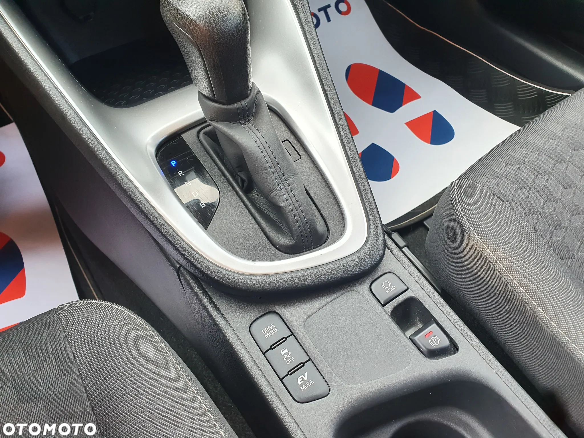 Toyota Yaris Hybrid 1.5 VVT-i Comfort mit Design Paket - 17