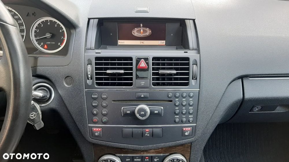 Mercedes-Benz Klasa C 180 BlueEFFICIENCY Elegance - 22