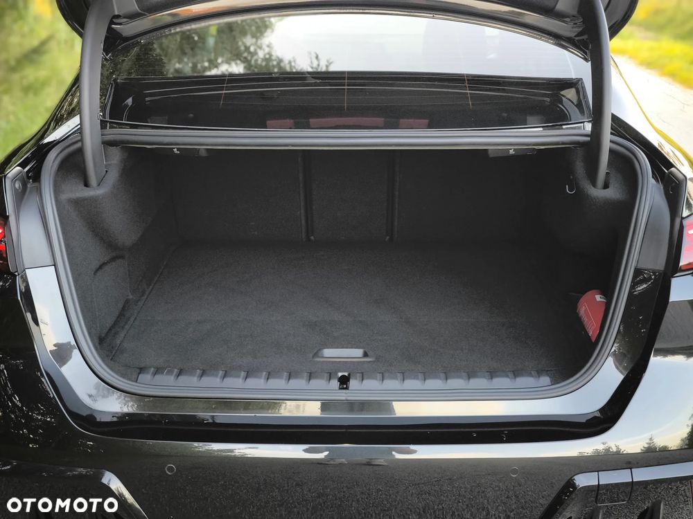 BMW Seria 2 220i mHEV - 34