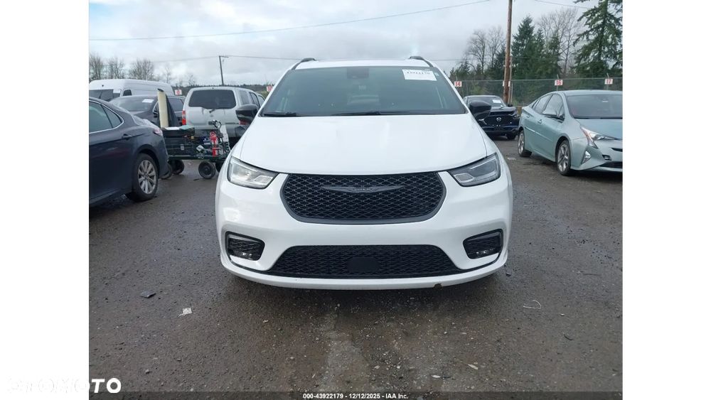 Chrysler Pacifica - 3