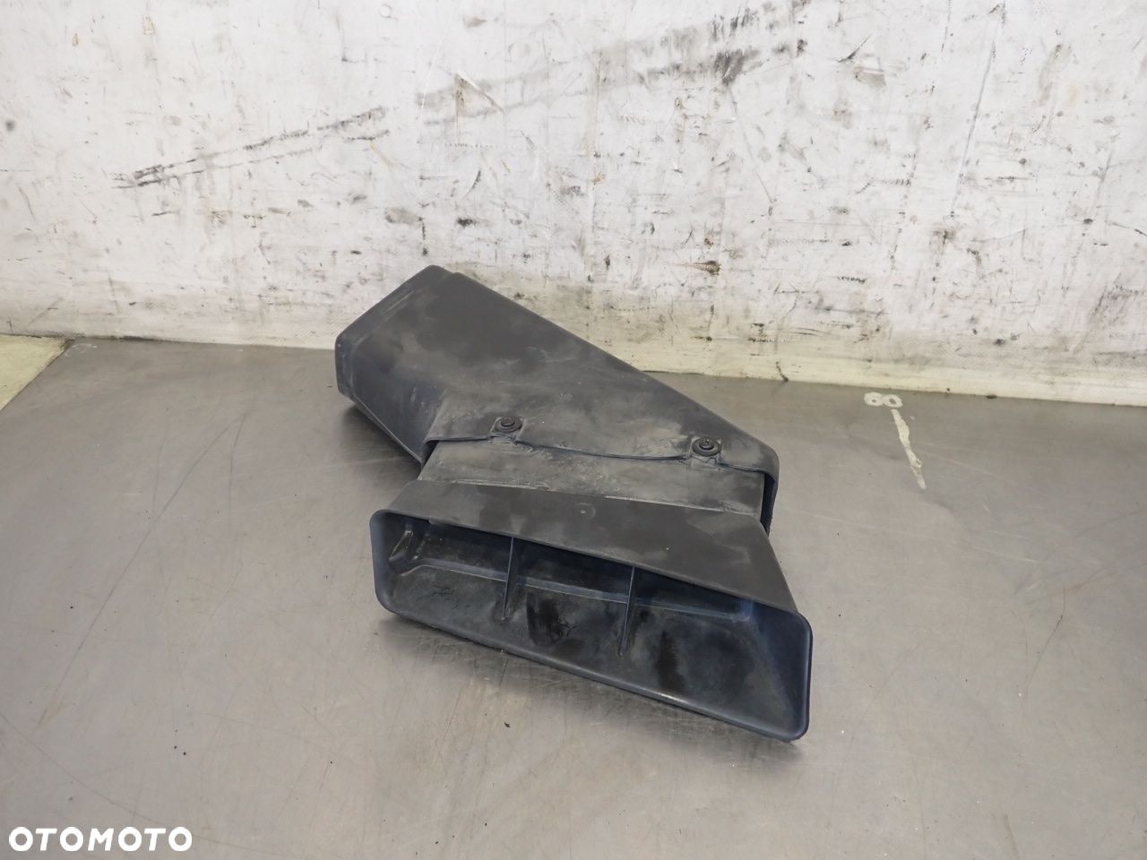 ŁAPACZ WLOT POWIETRZA AUDI A6 C5 2.5 4B1820902 - 1