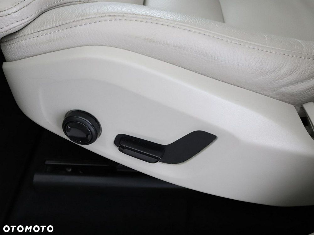 Volvo XC 60 T6 Plug-In Hybrid AWD Inscription Expression - 38