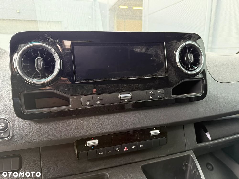 Mercedes-Benz Sprinter - 12