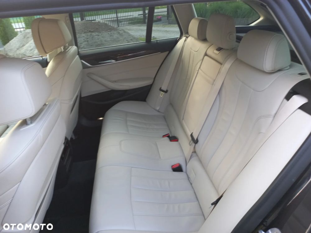 BMW Seria 5 520i - 22