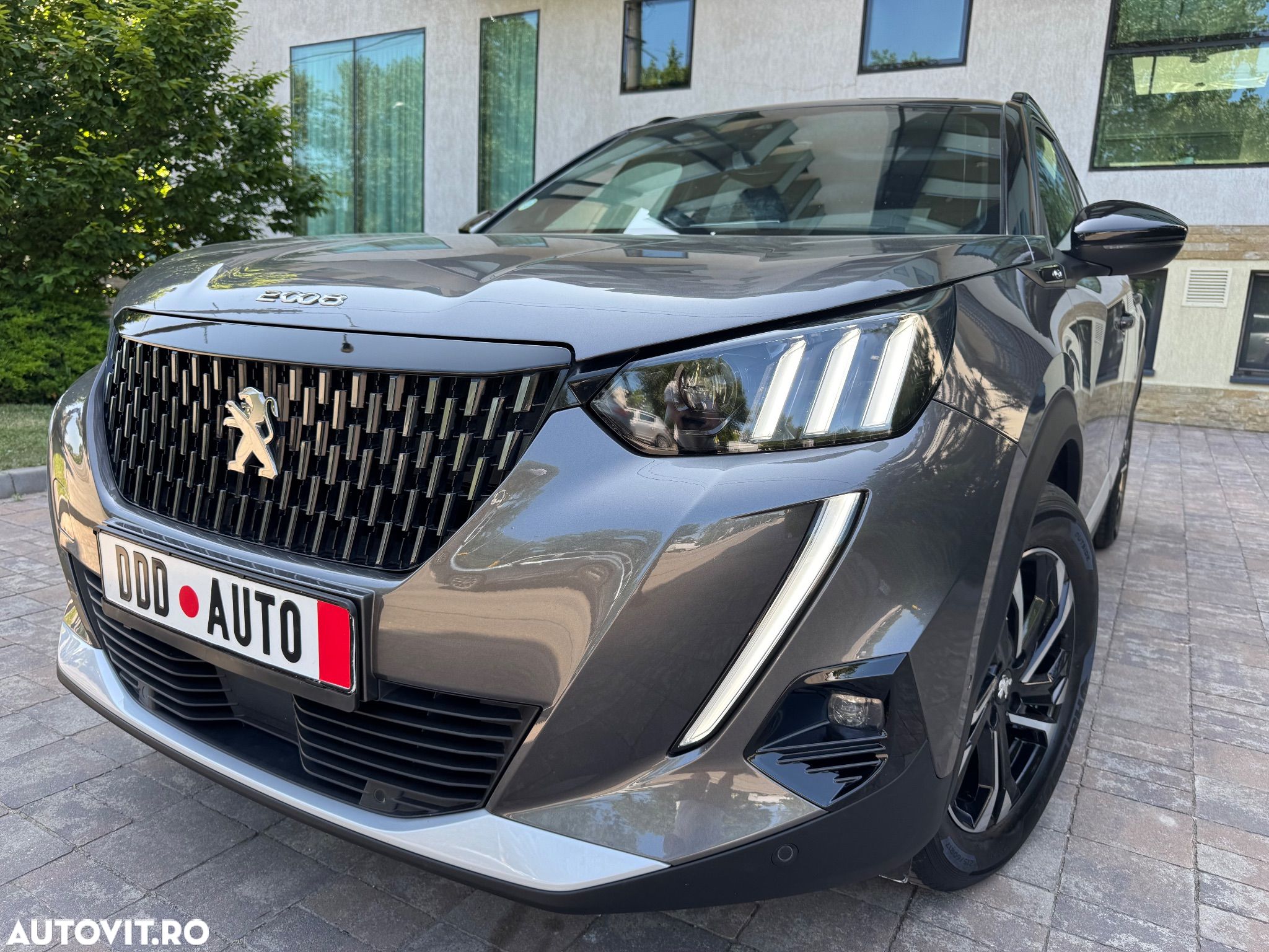 Peugeot 2008 PureTech 130 EAT8 GT - 11