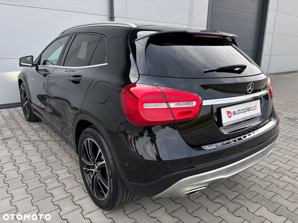 Mercedes-Benz GLA 200 Urban - 21