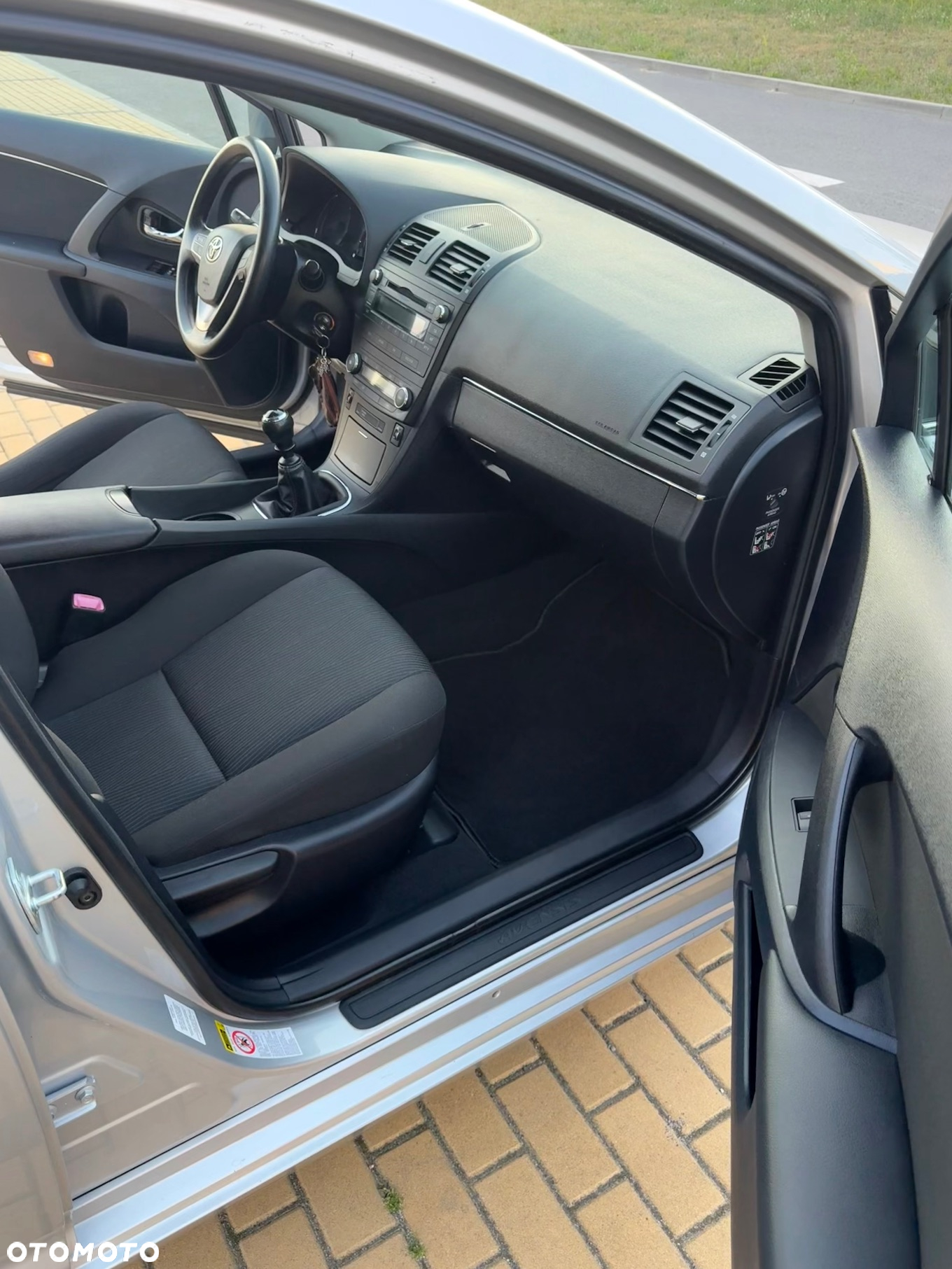 Toyota Avensis 1.6 Active - 12