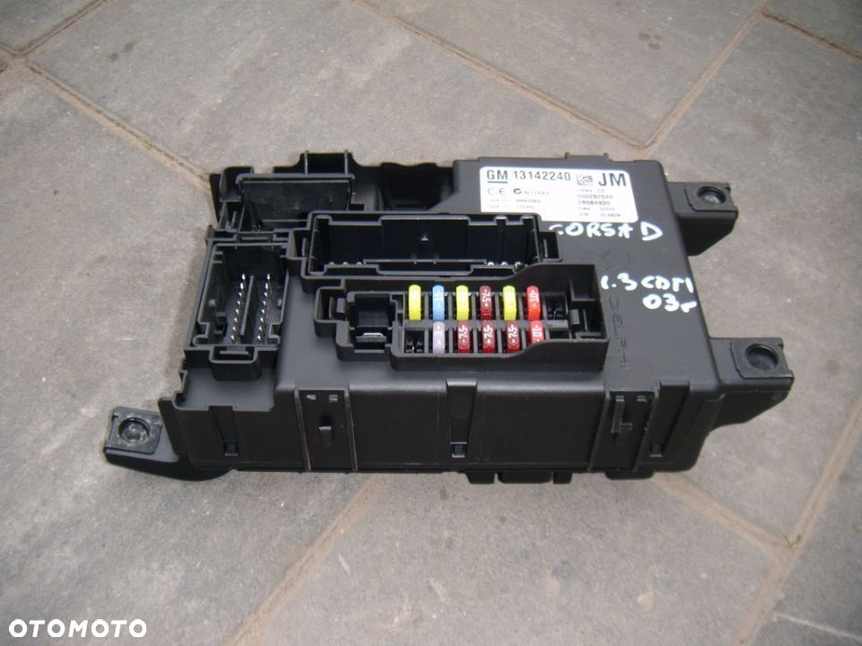 opel corsa D 06r 1.3 cdti skrzynka bezpieczników nr 13142240 - 1