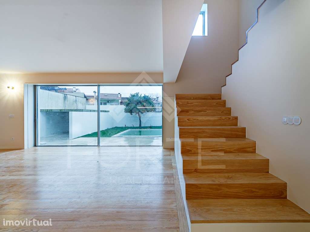 Moradia T3 com Piscina no centro de São João da Madeira - Grande imagem: 4/53