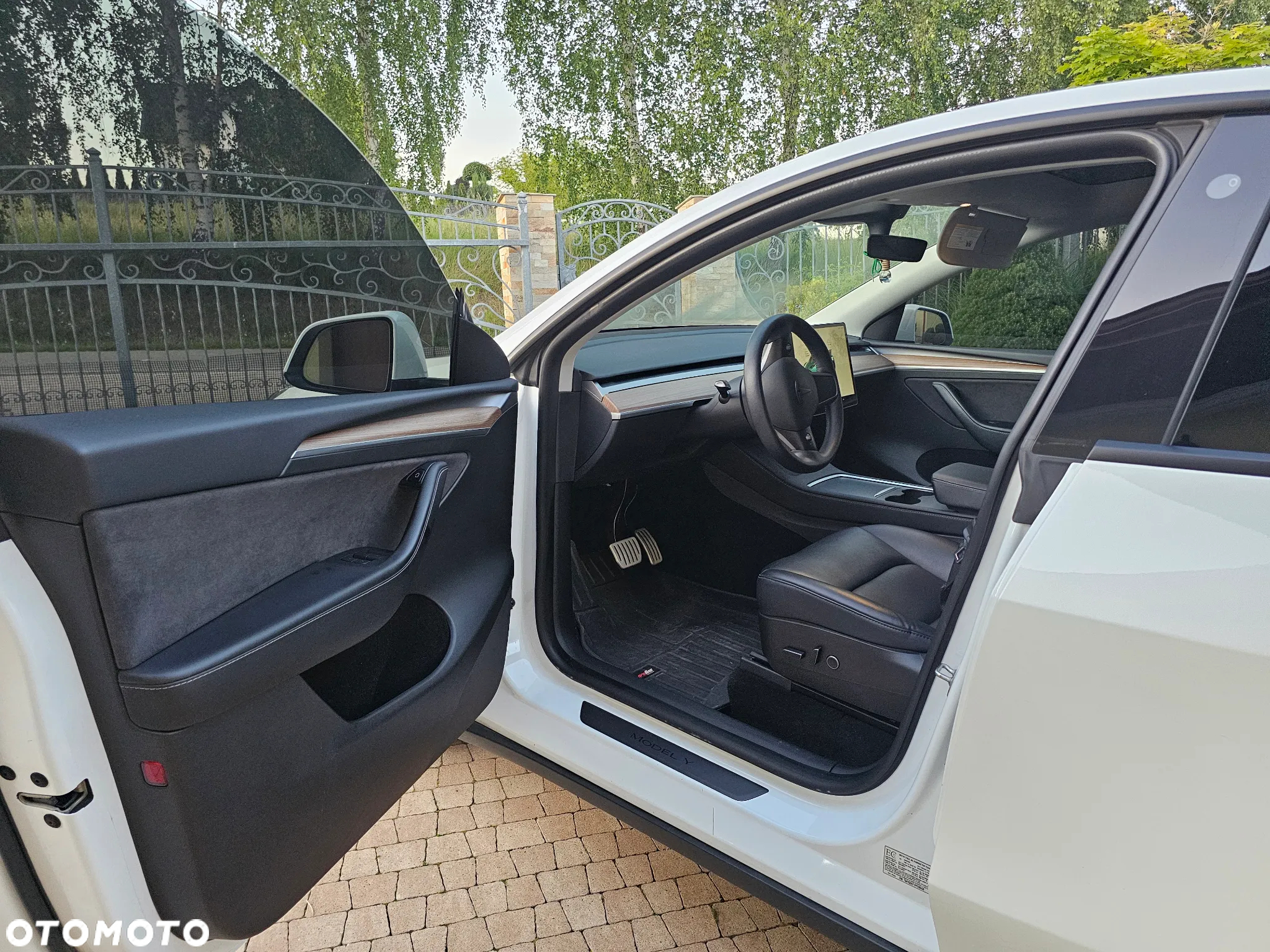 Tesla Y Model Performance Dual Motor AWD - 13
