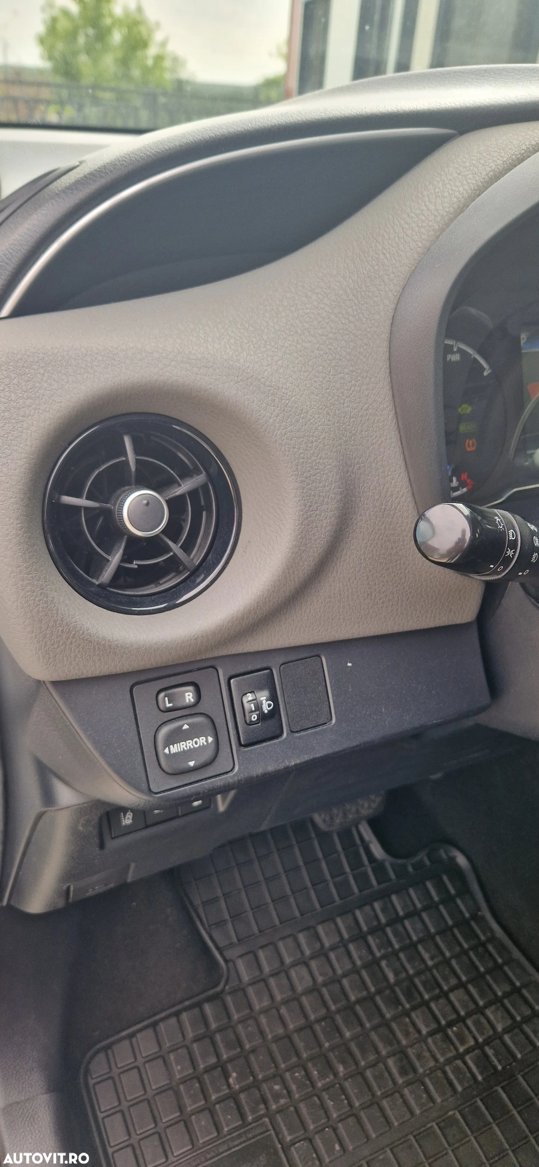 Toyota Yaris Hybrid 1.5 VVT-i - 6