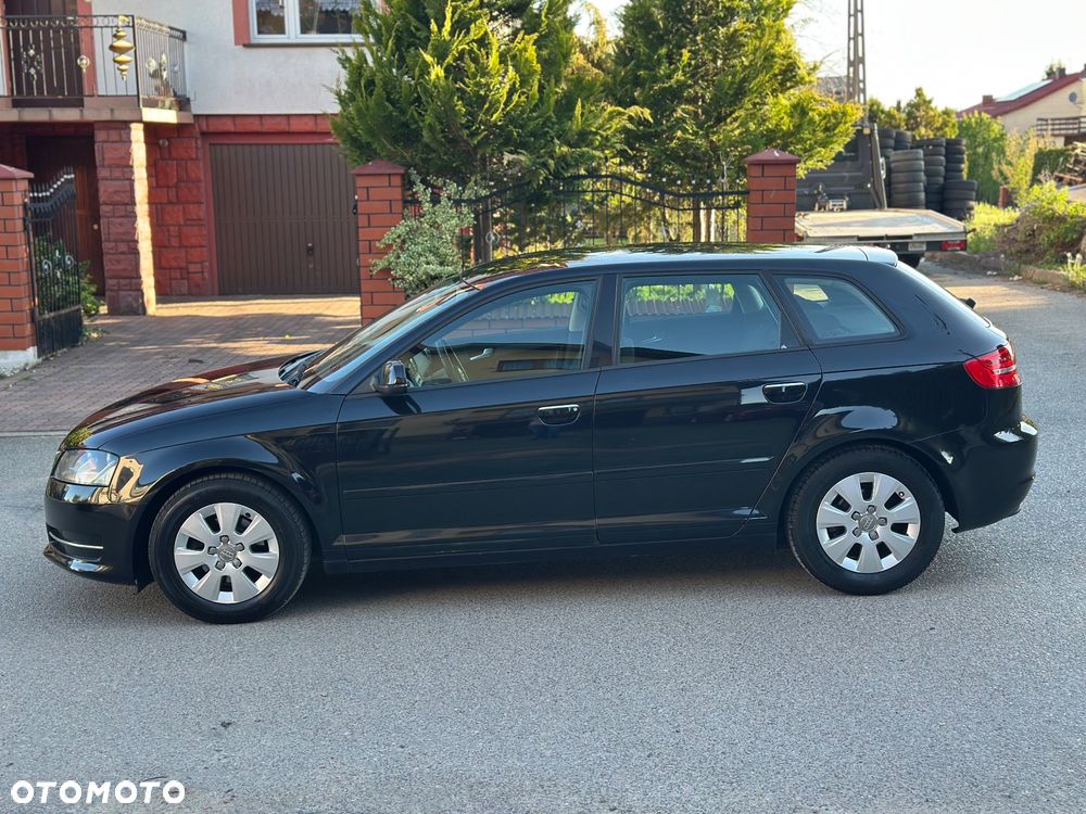 Audi A3 Sportback 1.6 TDI DPF Attraction - 3