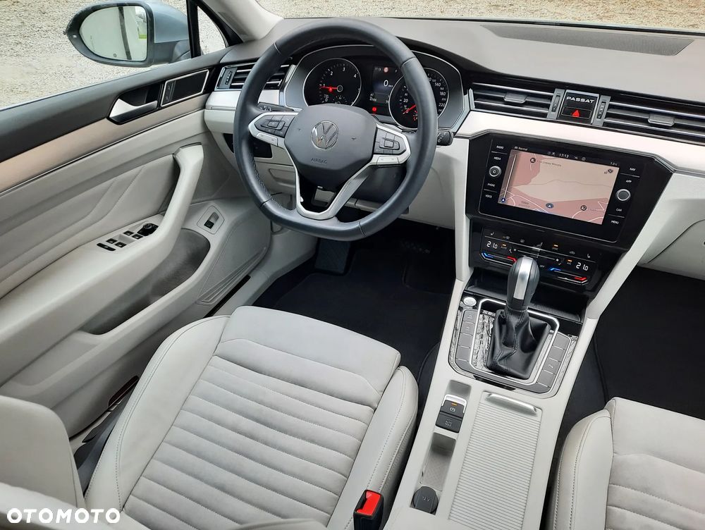 Volkswagen Passat 2.0 TDI Elegance DSG - 19