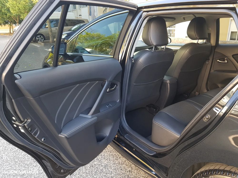 Toyota Avensis Touring Sports 1.6 D-4D Luxury+GPS - 26