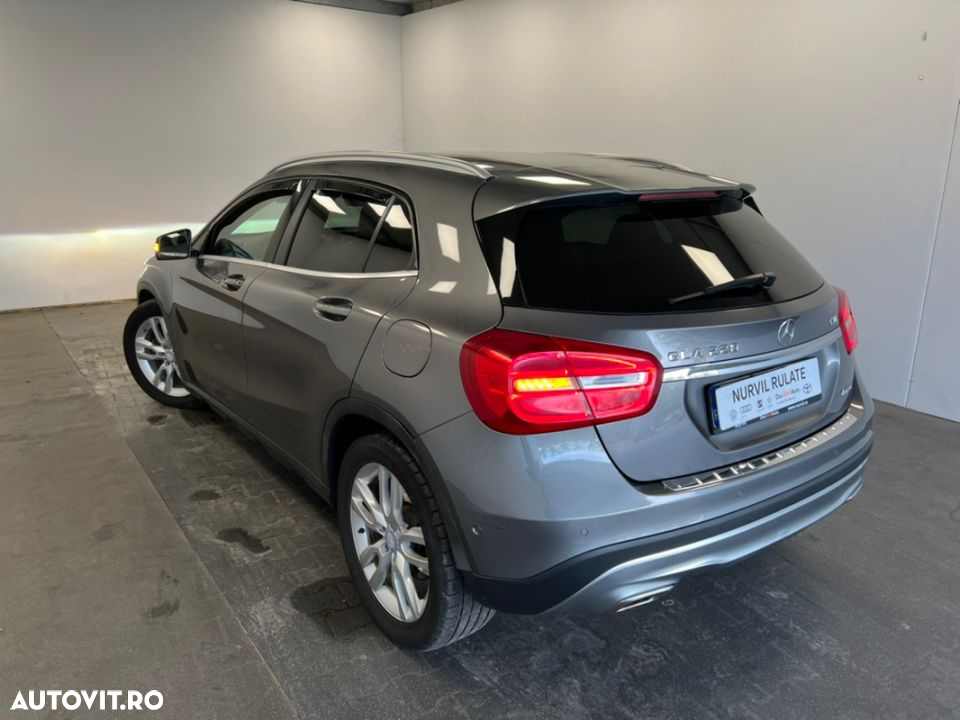 Mercedes-Benz GLA - 30