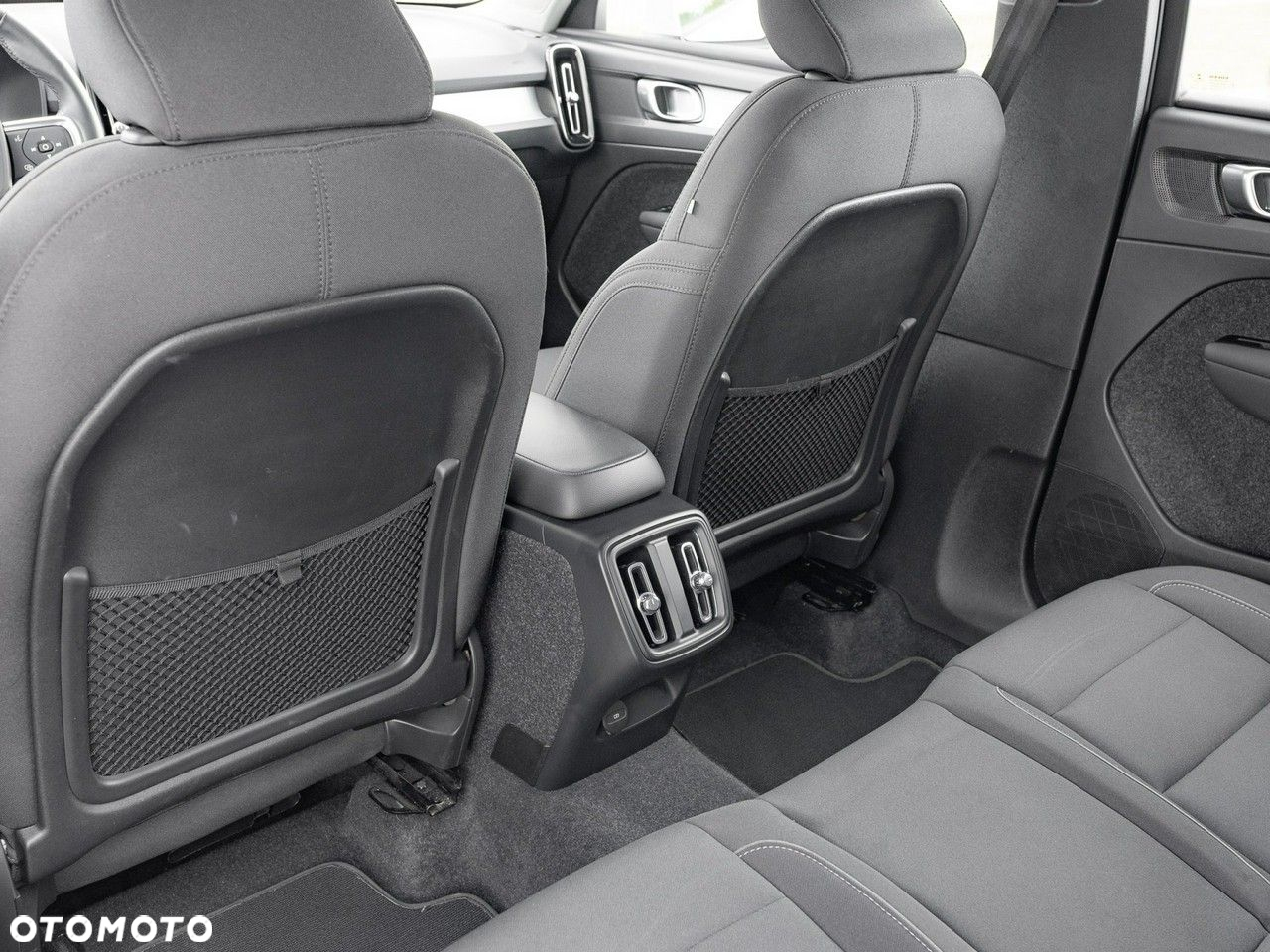 Volvo XC 40 T3 Momentum Pro - 23