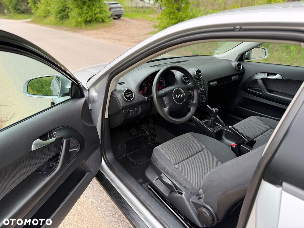 Audi A3 3-drzwiowe 1.6 Ambition - 18