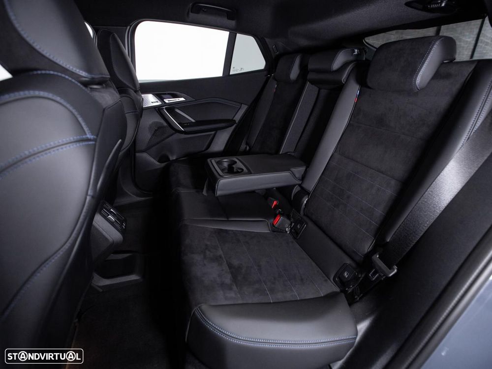 BMW iX2 eDrive20 Pack Desportivo M - 11