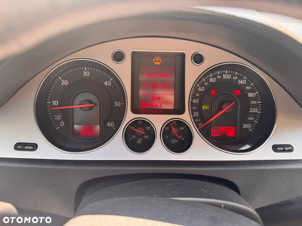 Volkswagen Passat 2.0 TDI DPF DSG 4Motion Comfortline - 13