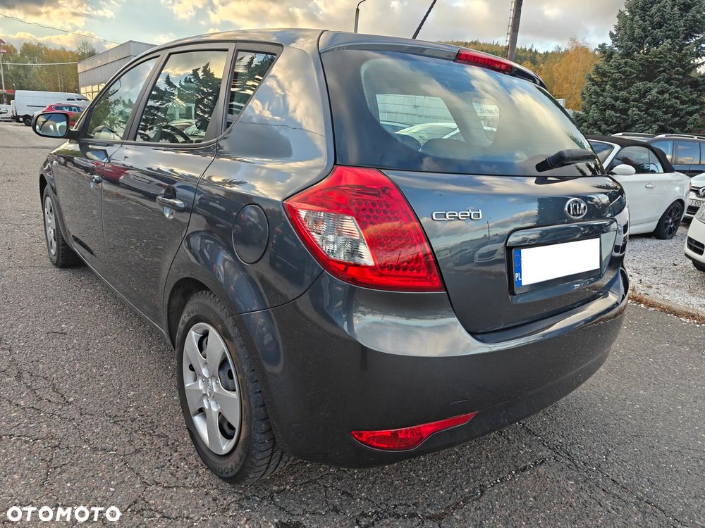 Kia Ceed - 4