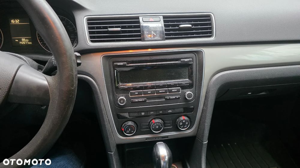 Volkswagen Passat - 16
