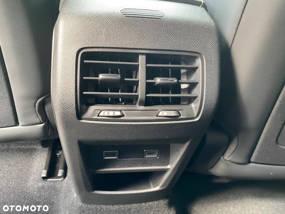 Peugeot 308 1.5 BlueHDi GT Exclusive S&S EAT8 - 24