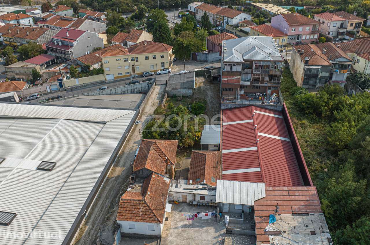 Terreno com 2 Moradias Independentes / Paranhos, Porto - Grande imagem: 4/16