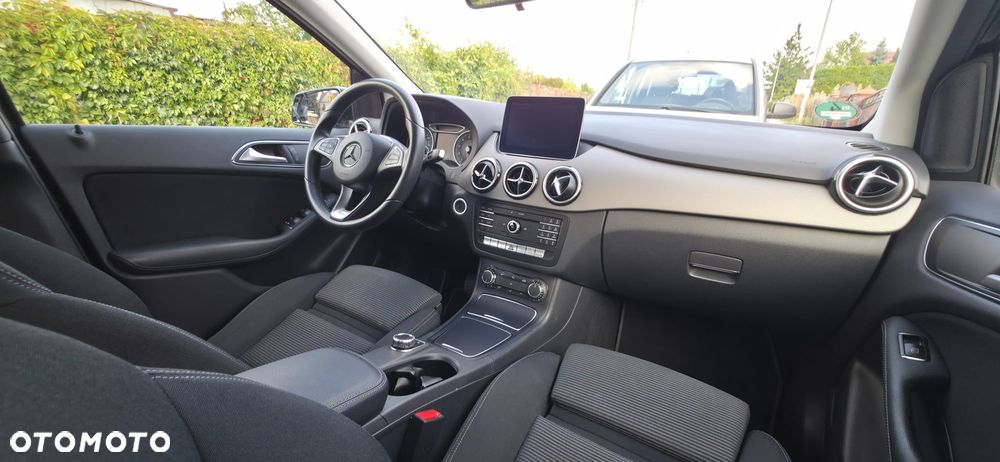 Mercedes-Benz Klasa B 180 7G-DCT Urban - 14