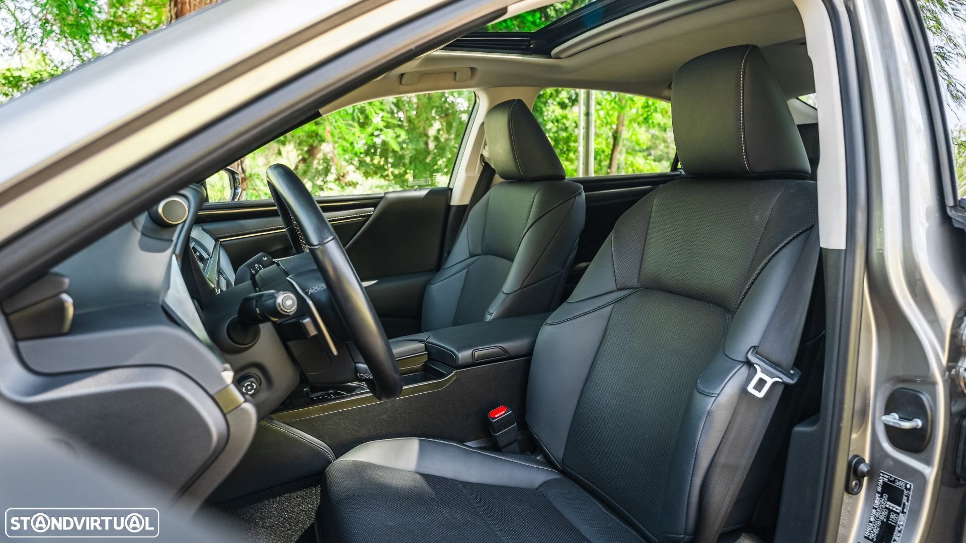 Lexus ES 300h Special Edition - 10