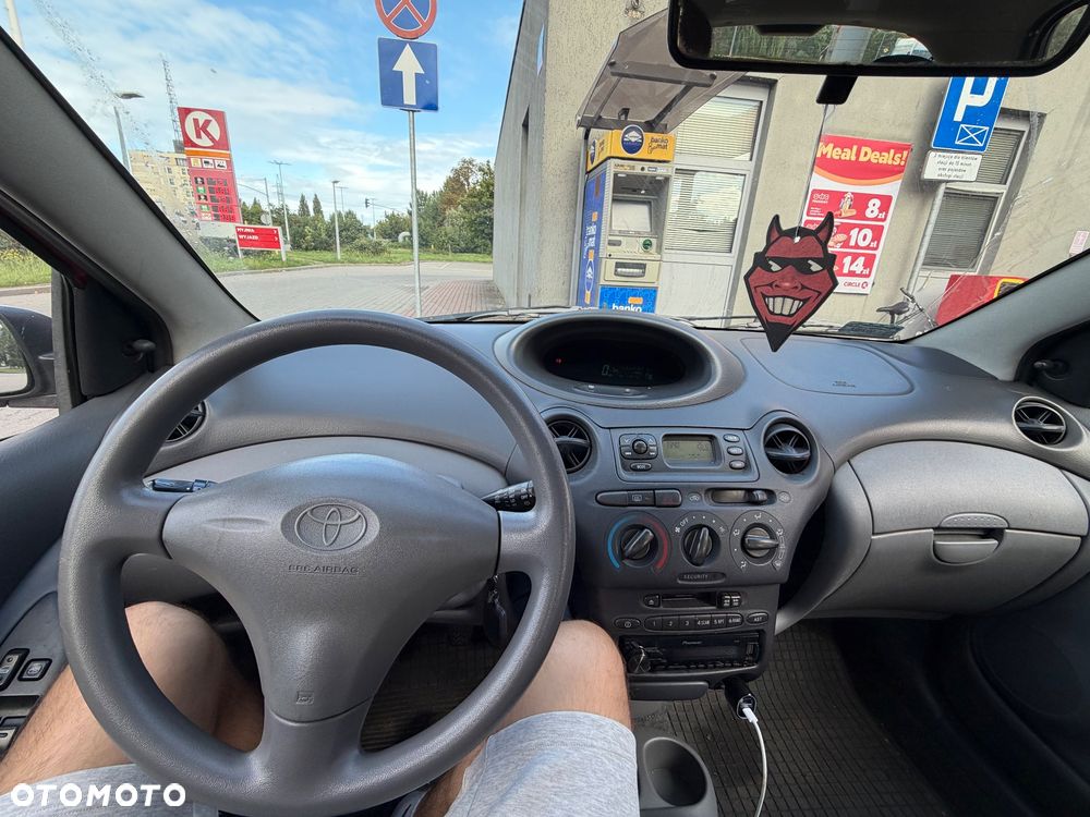 Toyota Yaris 1.0 Base - 11