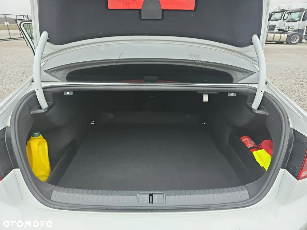 Volkswagen Passat 2.0 TSI Business DSG - 19