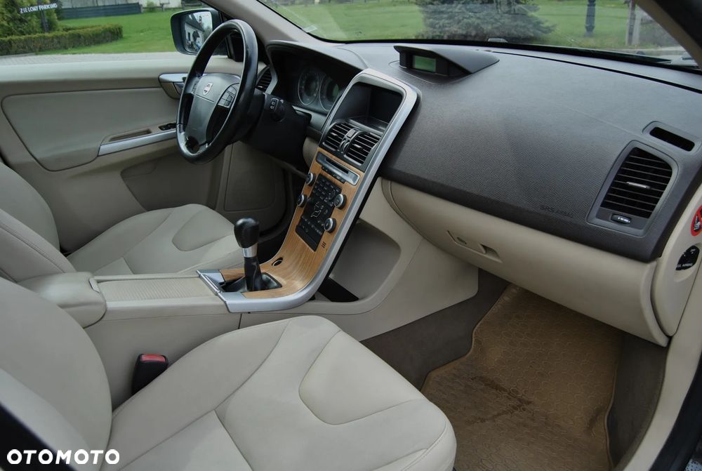 Volvo XC 60 D5 AWD Momentum - 7