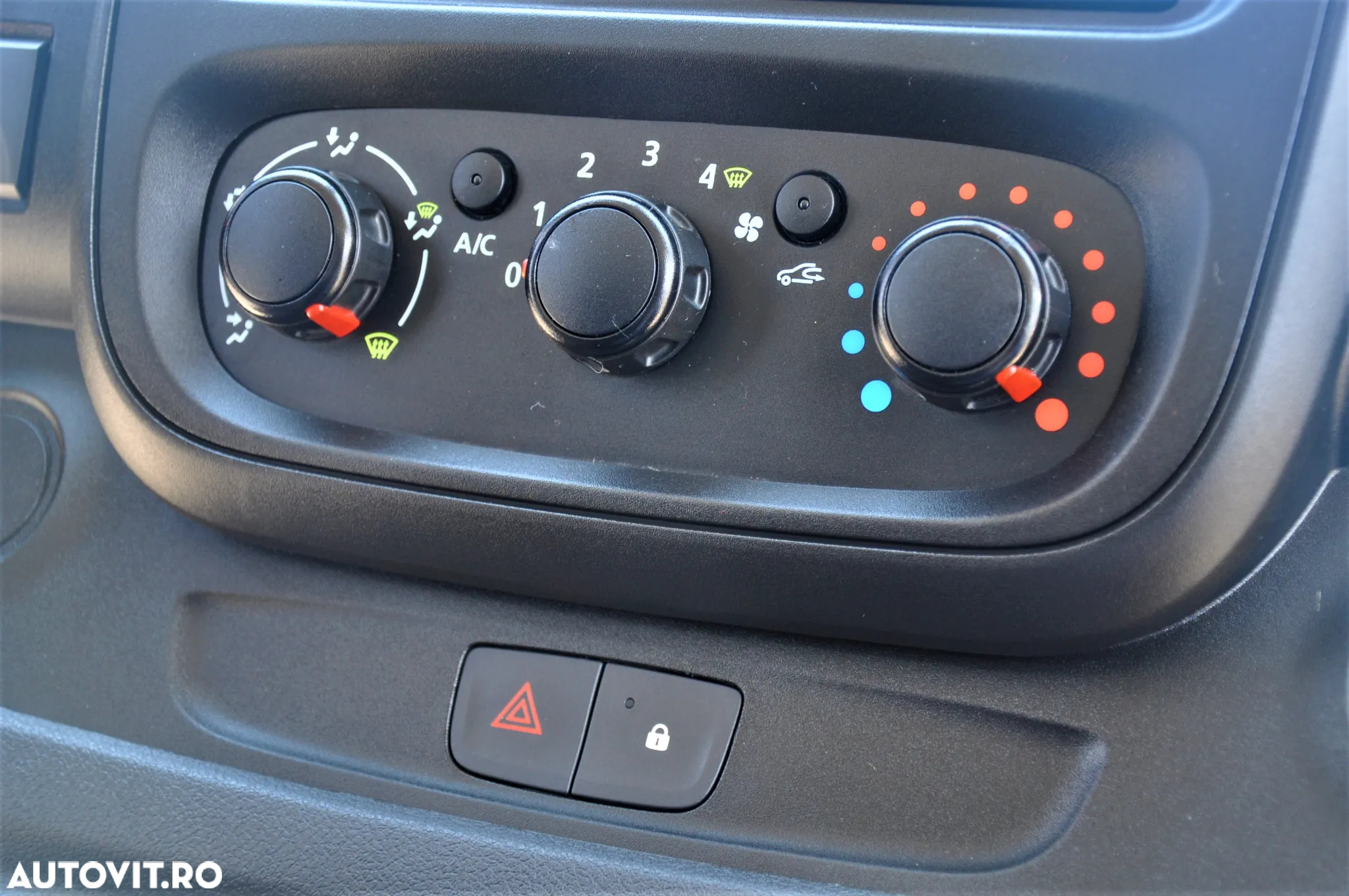 Opel Vivaro Furgon 3 Locuri - 19