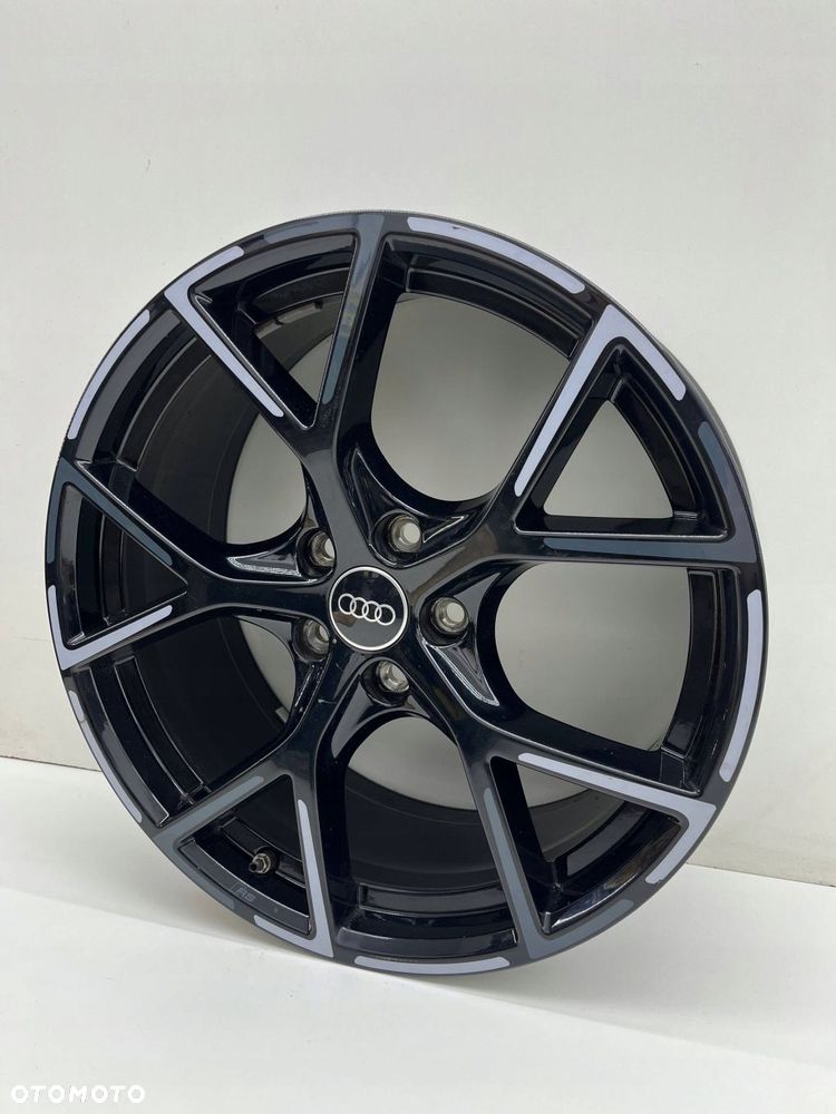 AUDI A3 8Y RS3 FELGA ALU RS 8.0J X19 ET46 8Y0601025CA - 3