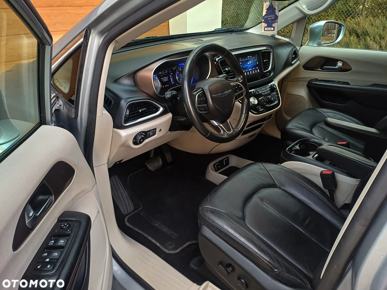 Chrysler Pacifica - 13