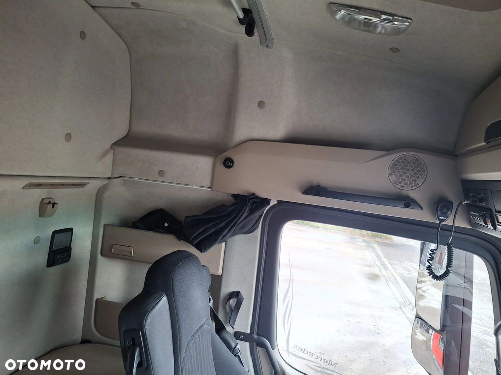 Mercedes-Benz Actros MP4 - 8