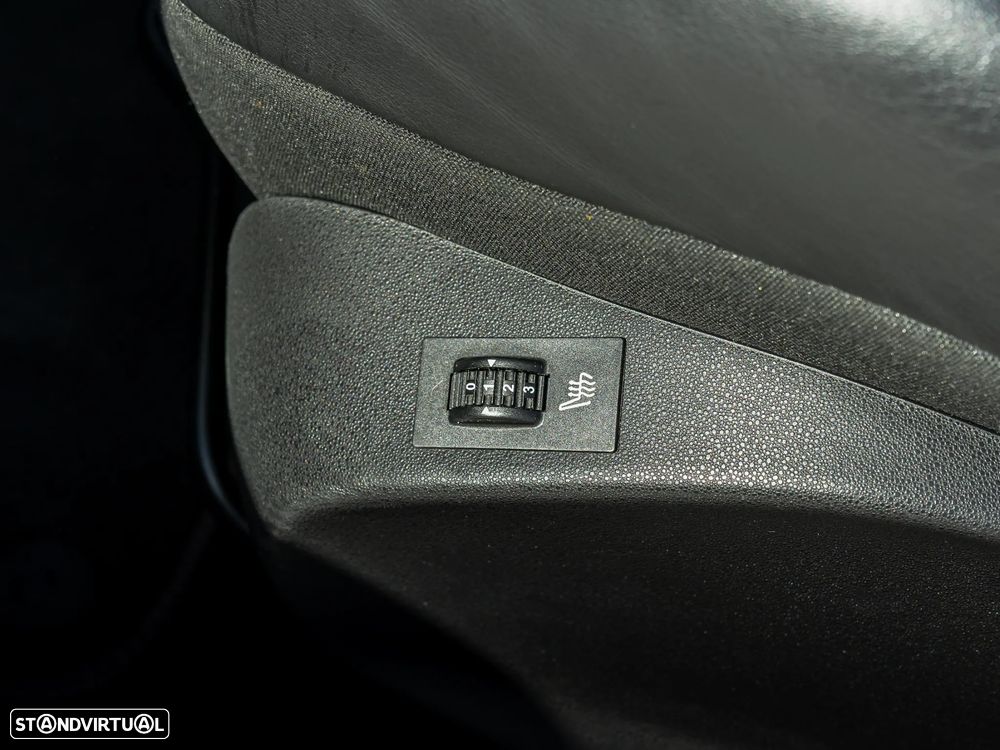Peugeot 208 GTI 200 THP - 32