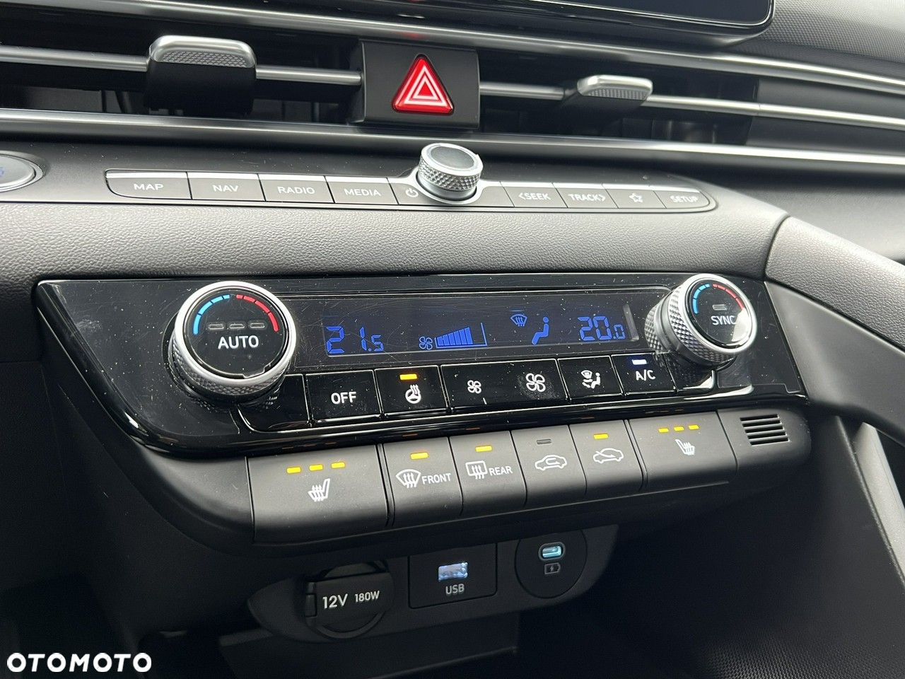 Hyundai Elantra - 27
