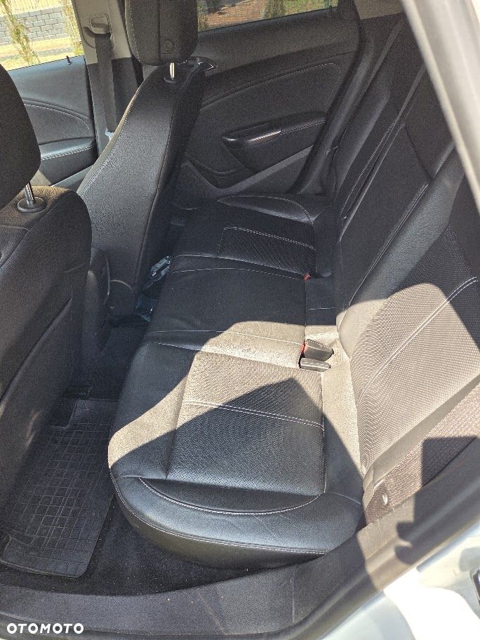 Opel Astra 1.6 Turbo Edition - 10