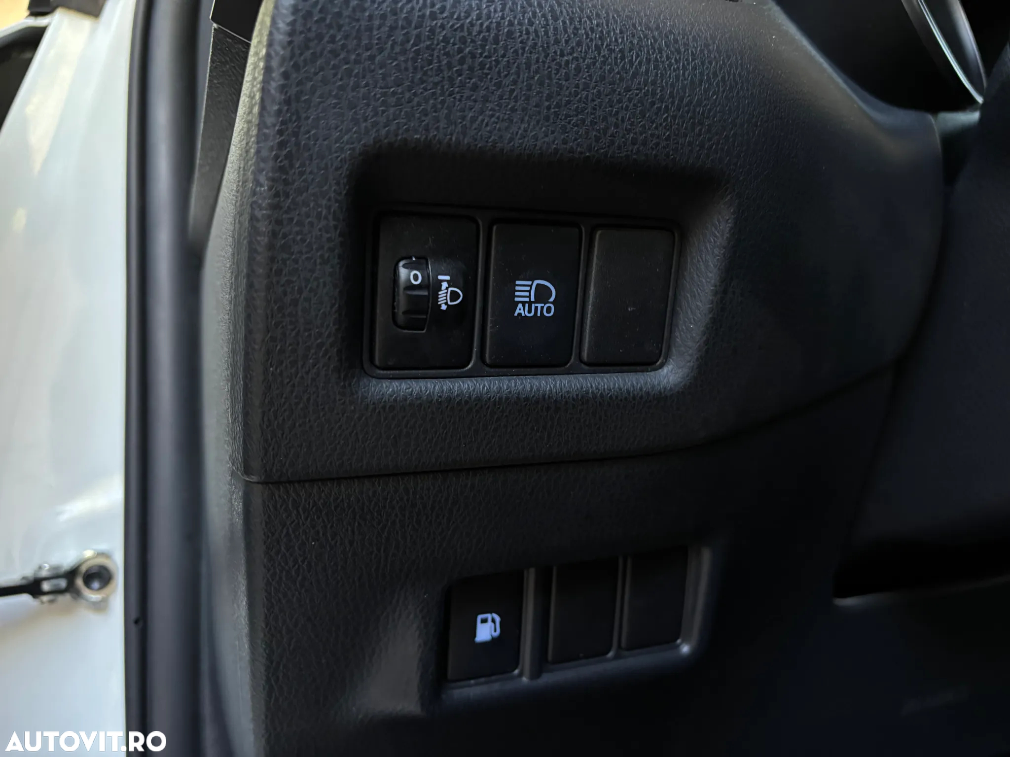 Toyota C-HR Hybrid Business-Edition - 24